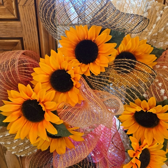 Handcrafted Spring, Summer, Everyday Sunflower Wreath, Shades of Burlap, 21" - Picture 3 of 8
